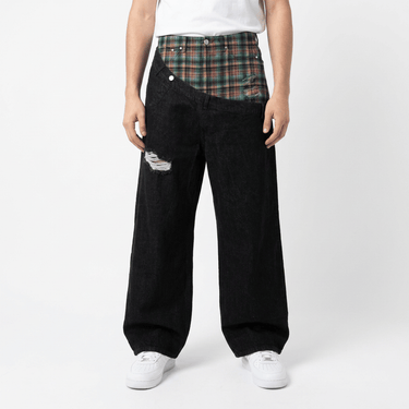 RUNWAY CLOUD Baggy Jeans - on model
